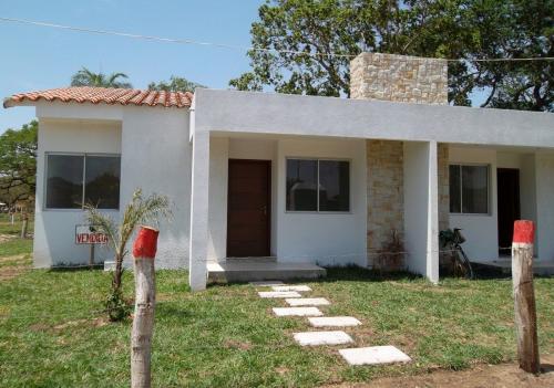 casa a estrenar zona Norte frente Viru Viru 