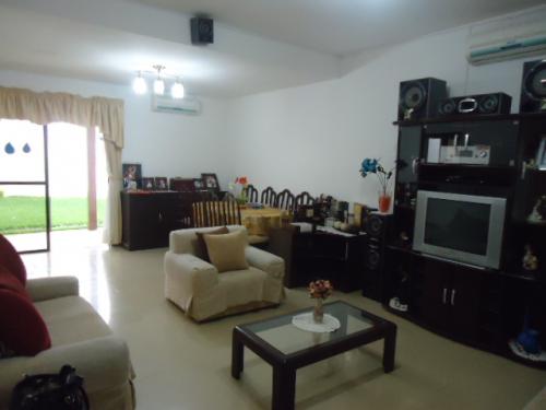 LINDA Y COMODA CASA A LA VENTA CONDOMINIO SONORA  ZONA NORTE, ENTRE 3RO Y 4TO ANILLO.