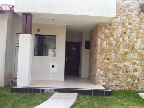 Casa en venta - Cond. Versalles!