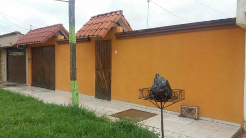 EN URBANIZACION EL PALMAR AMPLIA CASA