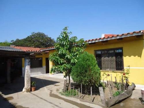 BARRIO 4 DE OCTUBRE LINDA CASA