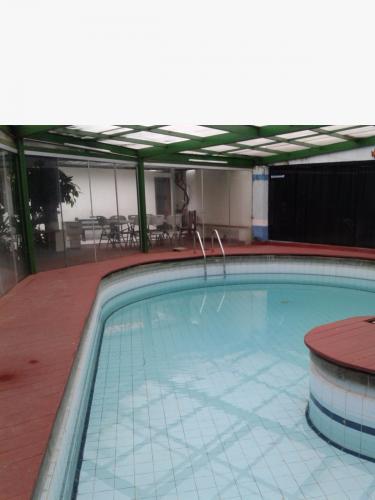EN LA AVENIDA BANZER Y 3er ANILLO CASA IDEAL PARA NEGOCIO, Y OTROS
