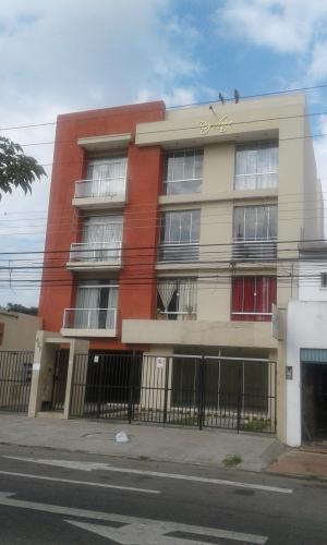 EN EDIFICIO REY DUQUE COMODO DEPARTAMENTO