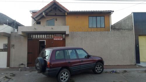 COMODA  Y AMPLIA CASA