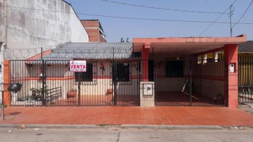 CASA  A LA VENTA EN EXCELENTE UBICACIÓN 
