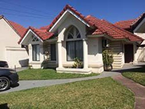 EN VENTA HERMOSA Y AMPLIA CASA EN CONDOMINIO CENTURIAS