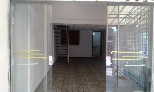 LINDO LOCAL CON MEZZANINE  EN AV. MELCHOR PINTO