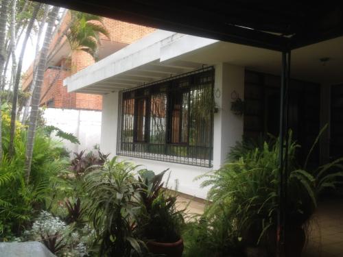 CASA EN EXCELENTE UBICACIÓN PARA NEGOCIO O VIVIENDA,