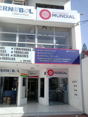 ALQUILO LINDO LOCAL CON MEZZANINE EN LA AV. BANZER