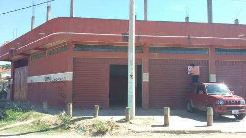 ALQUILO LOCAL ZONA LOS LOTES