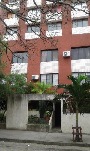 ALQUILO AMPLIO DEPARTAMENTO CERCA A LA AVENIDA BUSH