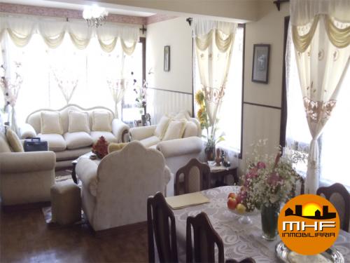 : CASA CON GARZONIER EN VENTA SOBRE PARQUE- ZONA CALA CALA