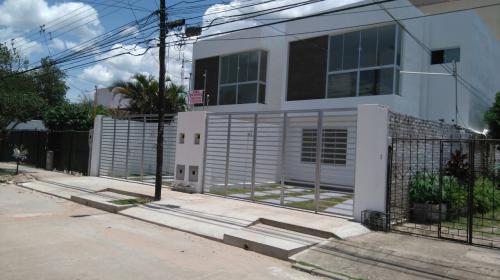 CASAS ESTRENAR AV. ALEMANA ENTRE 3ER Y 4TO ANILLO 