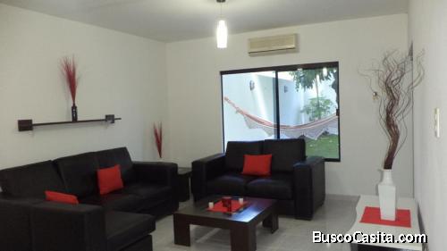 EN ALQUILER  CASA AMOBLADA,  3 SUITES   URUBO,  COND. LA POSADA  MB 36