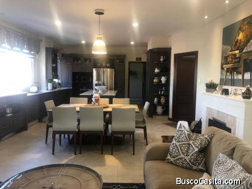En Venta  Espectacular Departamento 3 Suites, Av. Melchor Urquidi,  Cochabamba