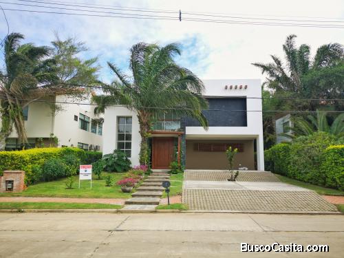 BONITA CASA EN VENTA EN EL URUBO COND.RIO SIERRA