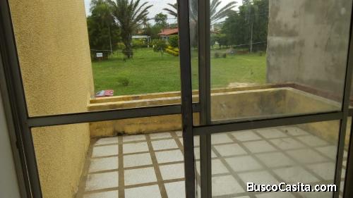 Casa en alquiler BS.2100 en condominio cerca a akualand