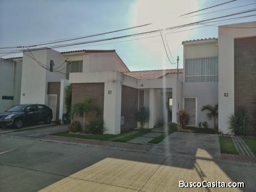 BONITA CASA EN VENTA EN COND. VILLA DE LA CANDELARIA ZONA NORTE