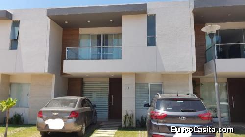 BELLA Y AMPLIA CASA EN AVENIDA PIRAI CONDOMINIO PALMA NOVA