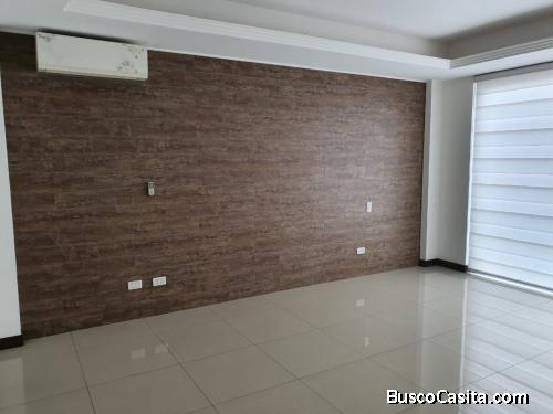 En Venta  Departamento de Lujo, 3 Suites, Equipetrol, Guapay