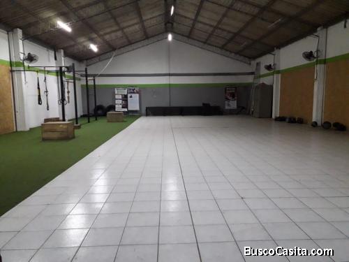 Local grande en Equipetrol Norte 