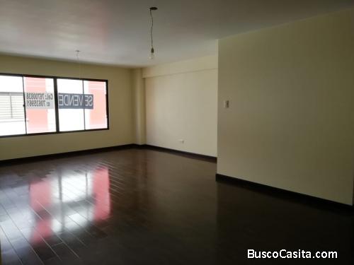 En Alquiler - Achumani calle 31, Condominio Claveles del Sur