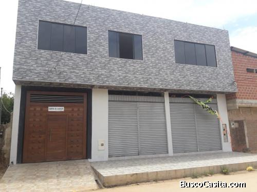 EN VENTA CASITA COMERCIAL 8VO ANILLO DE LATRES PASOS AL FRENTE