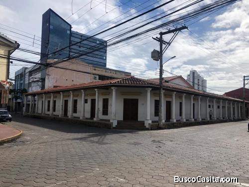 EN ALQUILER, amplio y centrico local Comercial con varios ambientes