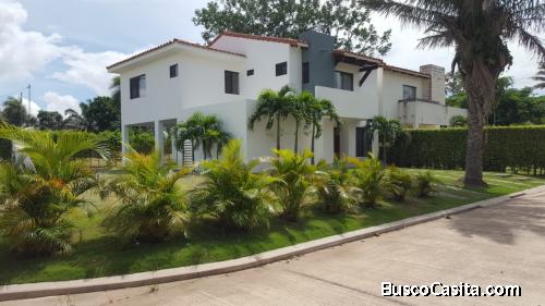 Casa en hermosa Urbanización zona URUBO