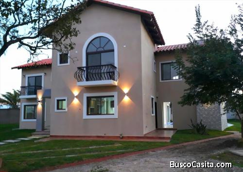 Casa en hermosa Urbanización zona URUBO