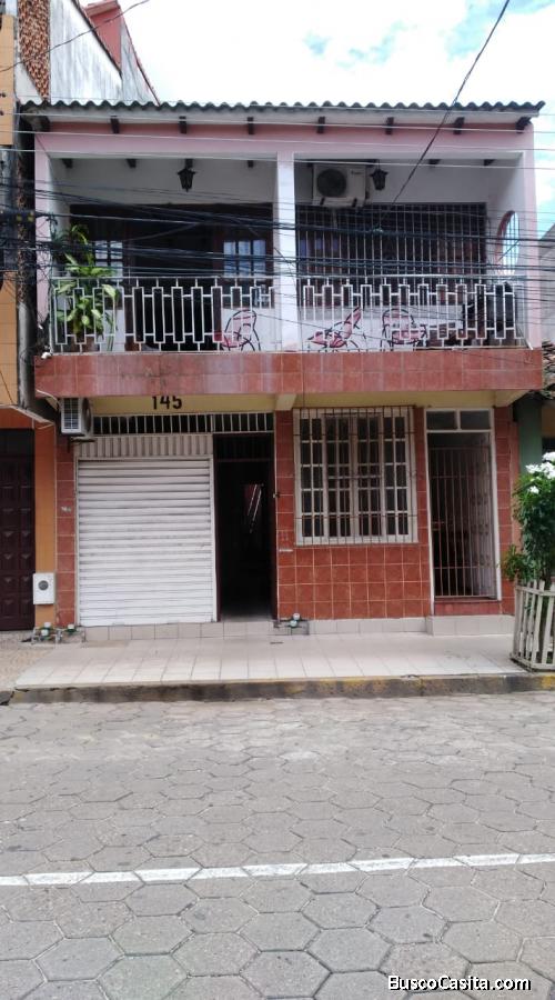 HERMOSA CASA EN EL CENTRO DE LA CIUDAD DE SANTA CRUZ ( cerca a todo - exclente ubicacion )