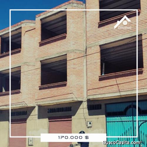 Casa en Venta con Departamentos en obra gruesa + Tiendas