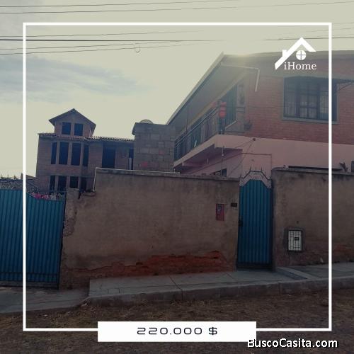 Amplia Casa en Venta + Departamentos en Obra Gruesa