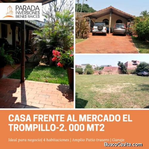 CASA FRENTE AL MERCADO EL TROMPILLO