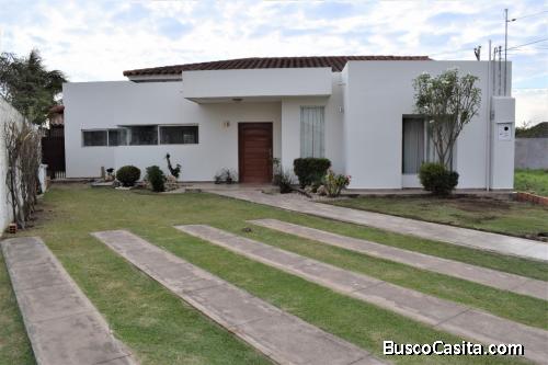 ❗HERMOSA CASA EN VENTA❗  ???? 606 m2 terreno - 332 m2 construidos - Zona Este