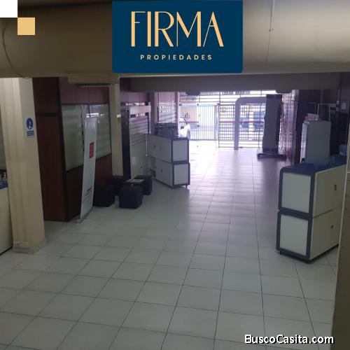 CASA COMERCIAL EN LA AVENIDA BANZER ENTRE 3ER Y 4TO ANILLO