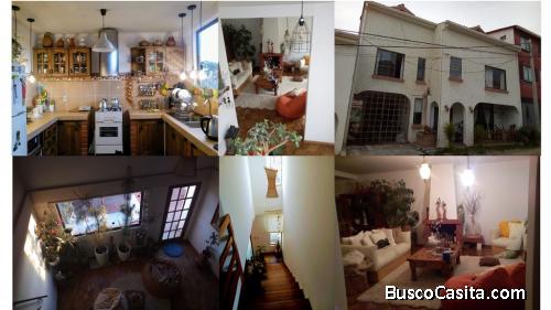 Vendo casa de dos pisos más ático