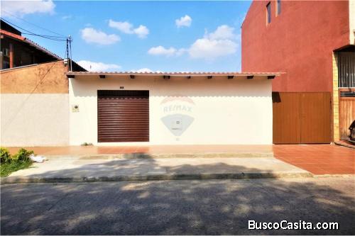 CASA EN VENTA CON TIENDA COMERCIAL
