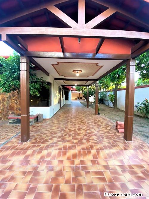 ENVIDIABLE CASA EN ALQUILER!!!  UBICACIÓN,VISTA Y CONFORT