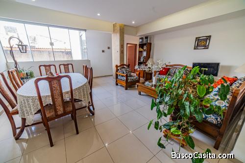 HERMOSO DPTO EN VENTA DE 3 DORMITORIOS, PARQUEO Y BAULERA EN EL CENTRO DE SANTA CRUZ 