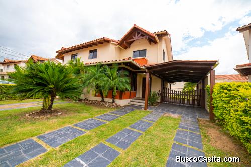 Casa dentro de condominio Zona Norte