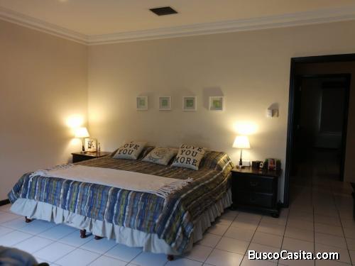 CASA EN VENTA DE 3 DORMITORIOS EN EQUIPETROL