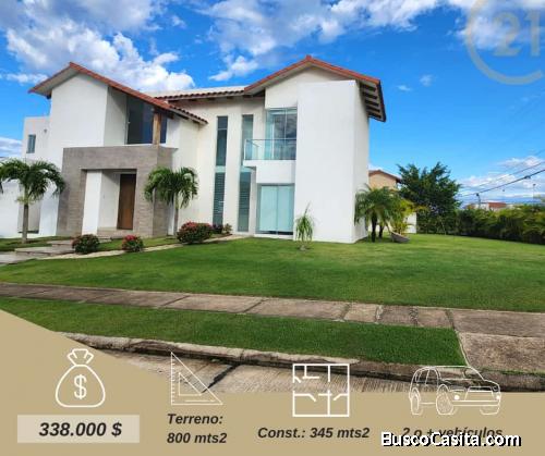 Amplia y Elegante Casa en Venta en la mejor Zona de Santa Cruz - Urubo!