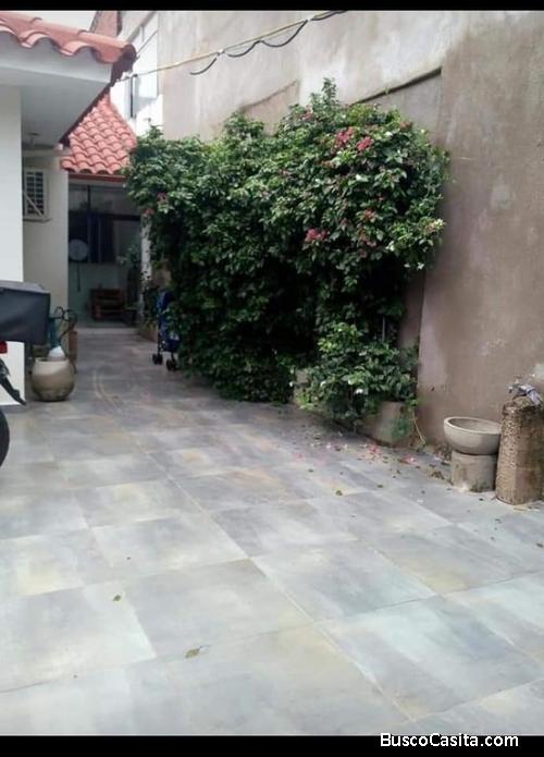 Bonita casa en la zona oeste, la más fresca de la ciudad
