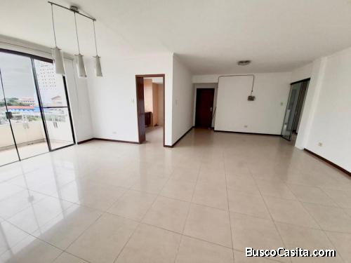 AMPLIO DEPARTAMENTO EN VENTA ZONA NORTE 6TO ANILLO FRENTE A LA UCEBOL!!!