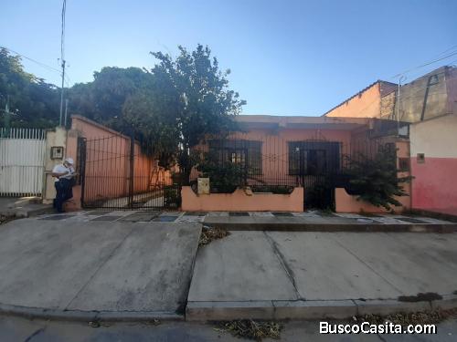 CASA EN VENTA AV.SANTOS DUMONT 4TO ANILLO