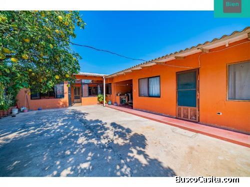 Casa con Amplio patio y Plantas Frutales