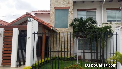 HERMOSA CASA EN VENTA EN EL URUBO