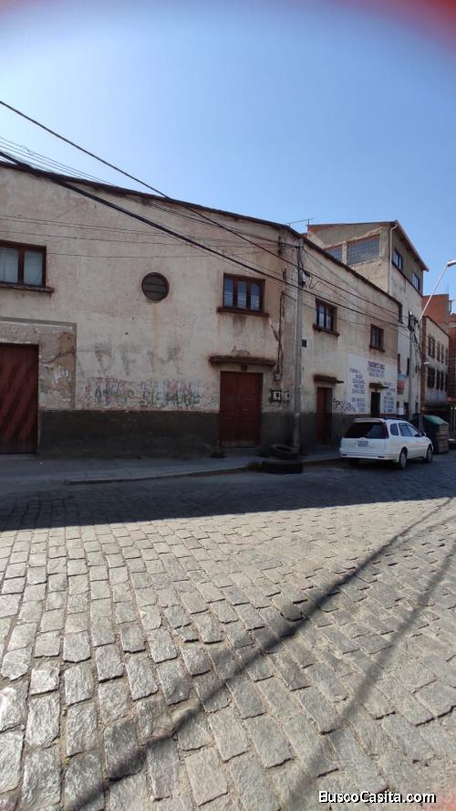 Casa de 452m2 EN VENTA, Zona Central Por la Av.Perú.