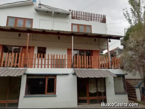 Casa en Venta de 300 m2, Zona Sur, subiendo la meseta.